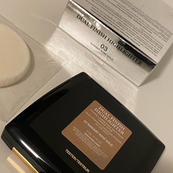 Lancôme dual finish multi tasking illuminating highlighter - Picture 3 of 3